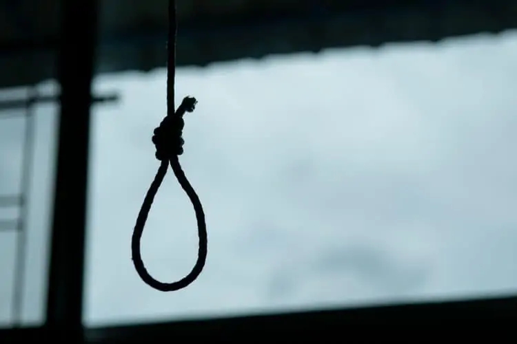 After murdering his wife, husband tries to make it look like suicide