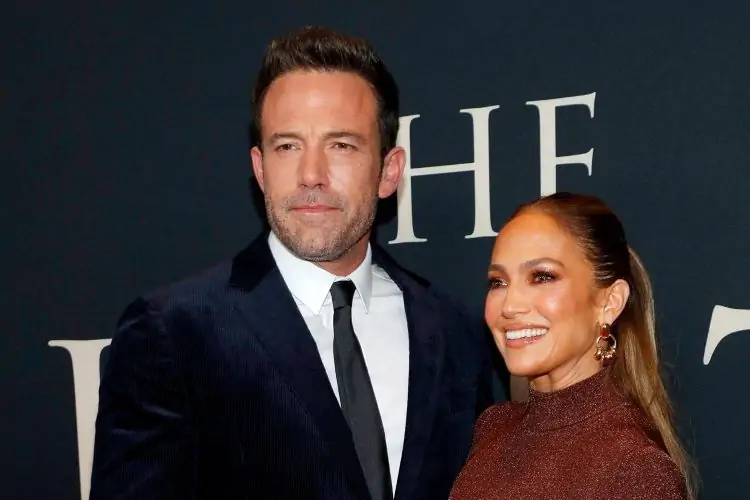 Bennifer: How does the "it" couple stay connected during their busy schedules?