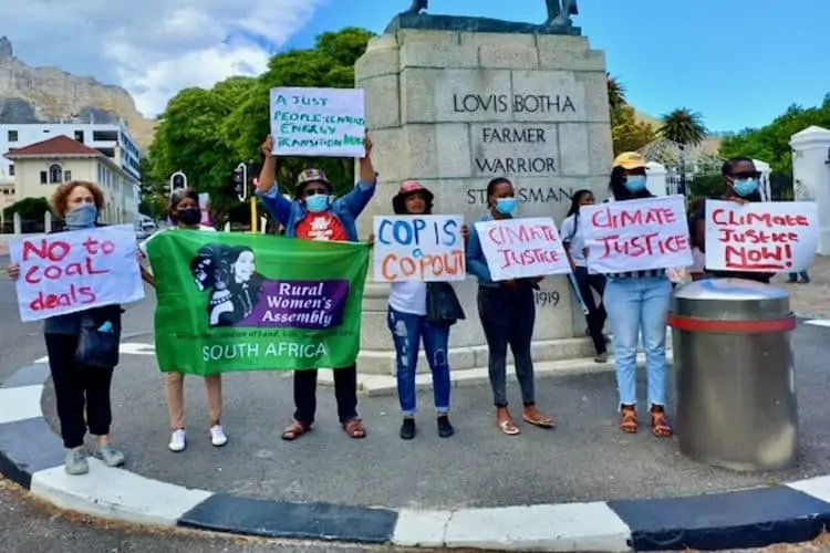 Parliament Faced with Protesters Against Climate Change